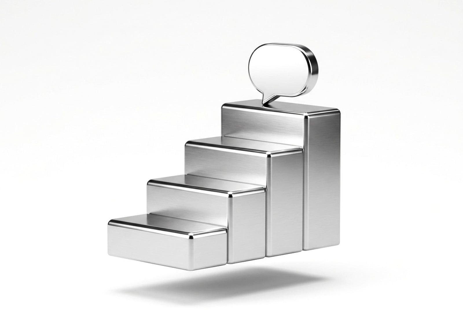 Escalera de cuatro bloques con una burbuja de chat en el escalón más alto, en cromo plateado, render 3D sobre fondo gris claro