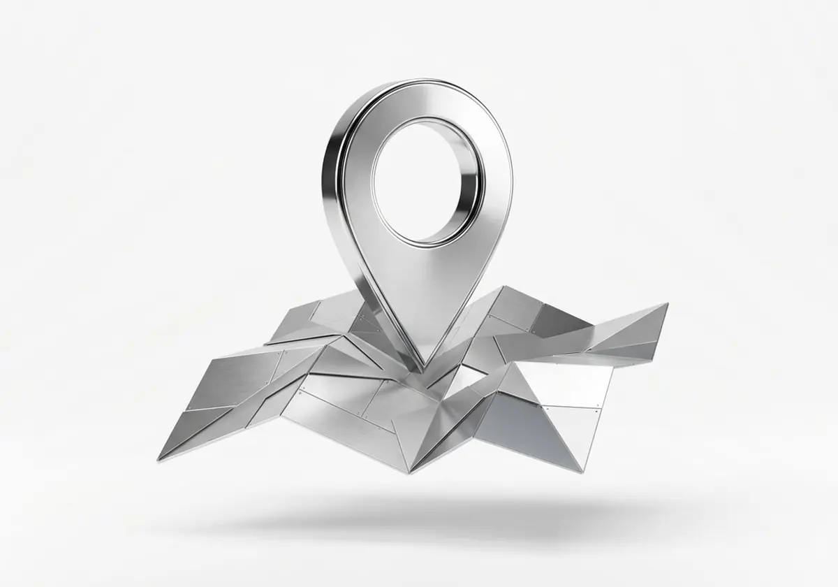 Marcador de ubicación sobre un mapa plegado de paneles metálicos, en cromo plateado, render 3D sobre fondo gris claro